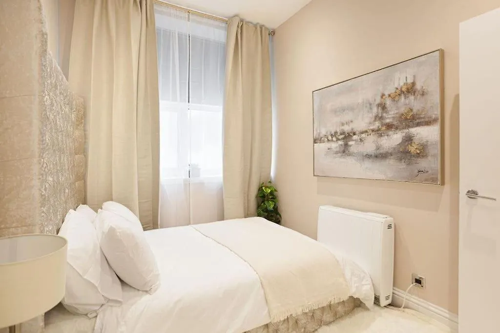 Beautifully Decorated Centrally Located 2 Bed Flat Apartment Brighton