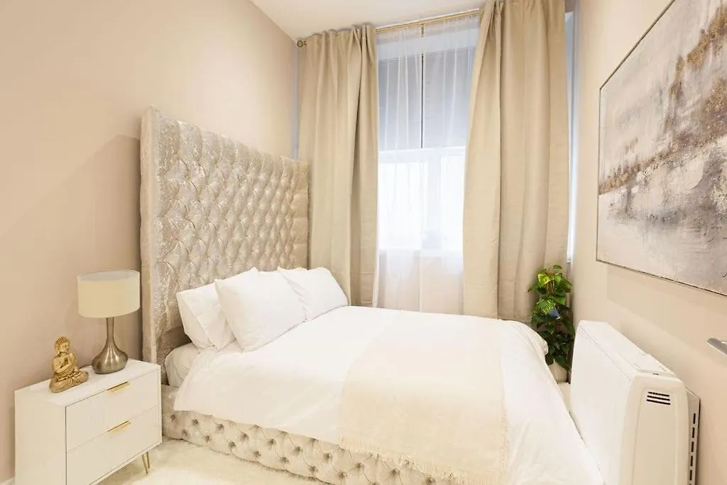 Beautifully Decorated Centrally Located 2 Bed Flat Apartment Brighton