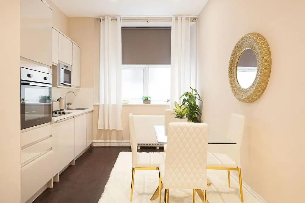 Beautifully Decorated Centrally Located 2 Bed Flat Apartment Brighton